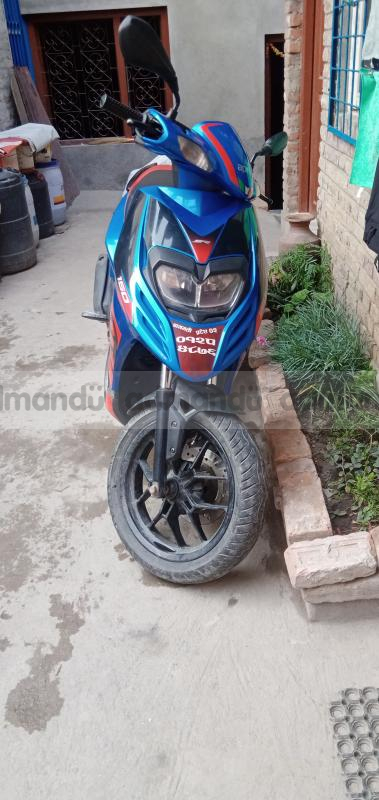 Aprilia sr 150 race edition 